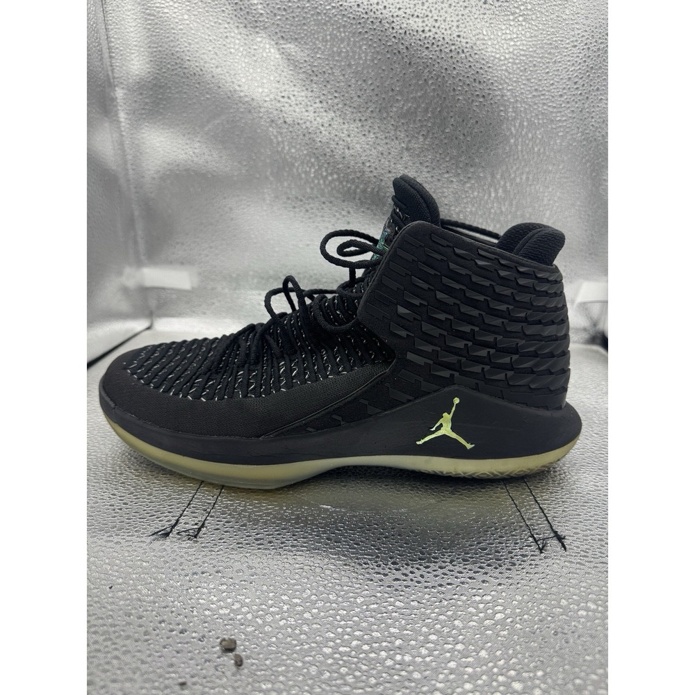 Size 10.5 - Air Jordan 32 Black Cat AA1253-003